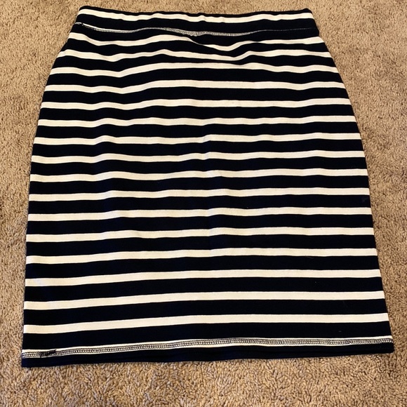 🔴 Woman’s Size Small Skirts Lot - Picture 4 of 7